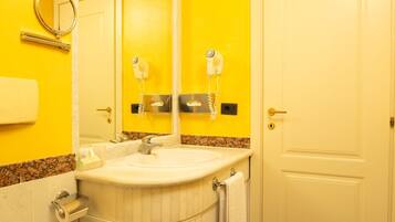 Suite Familiale, vue ville | Salle de bain