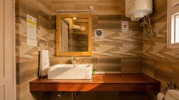 Superior Studio Room with Balcony | Bathroom