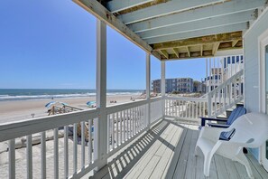 Property grounds - Topsy Turtle- 3 Bedroom Oceanfront Oasis (North Topsail Beach)