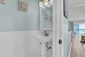 Interior - Topsy Turtle- 3 Bedroom Oceanfront Oasis (North Topsail Beach)