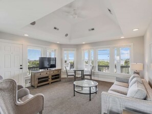 TV, books - OBX Beach House + Pools. Sunsets & Ocean Path (Duck)