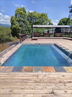 2 udendørs pools