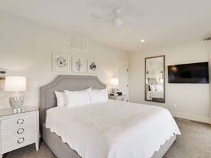Desk, iron/ironing board, WiFi, bed sheets