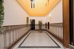 Imagen sin descripción, 4 de 32, botón