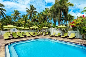 Pool - Steps to Duval St + Free Breakfast, Pool & Bar (Key West)