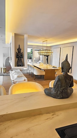 Speisen. Luxurious large Home + Pool + Garden + Koi Pond 15 min. from city center