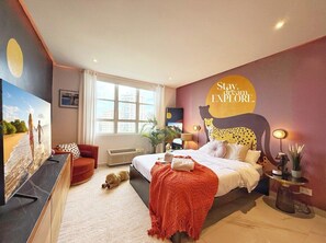 Room - Ocean View! Clean, Comfy, Condo w Parking + Beach! (San Juan)