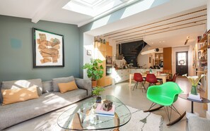 TV - TRIBE – Keyweek Designer Townhouse in the Heart of Biarritz (Biarritz)