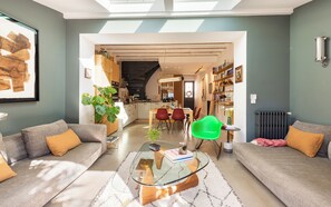 TV - TRIBE – Keyweek Designer Townhouse in the Heart of Biarritz (Biarritz)