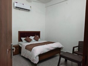 Room - Sivago hotel (Chhata)