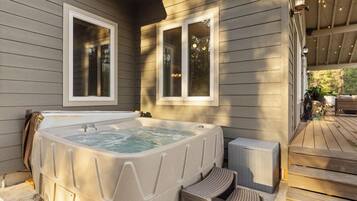 Bain à remous extérieur