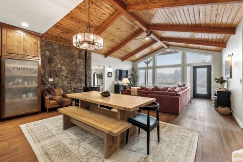 Chiloquin Ridge River Retreat | Riverfront • Near Crater Lake • Kayaks • Fireplace