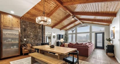 Chiloquin Ridge River Retreat | Riverfront • Near Crater Lake • Kayaks • Fireplace