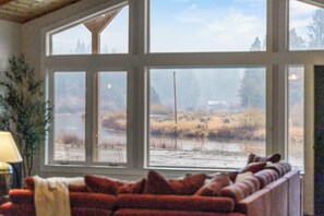 Interior - Chiloquin Ridge River Retreat | Riverfront • Near Crater Lake • Kayaks • Fireplace (Chiloquin)