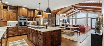 Chiloquin Ridge River Retreat | Riverfront • Near Crater Lake • Kayaks • Fireplace