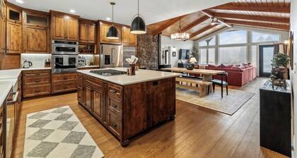 Chiloquin Ridge River Retreat | Riverfront • Near Crater Lake • Kayaks • Fireplace