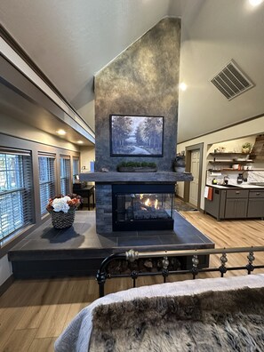 Interior - Walk to the Britt Festival and downtown Jacksonville from this newly remodeled luxury cottage. Features a king bed with luxury linens, dramatic centerpiece fireplace, pull-out sofa, full kitchen, and spa-style bathroom. (Jacksonville)
