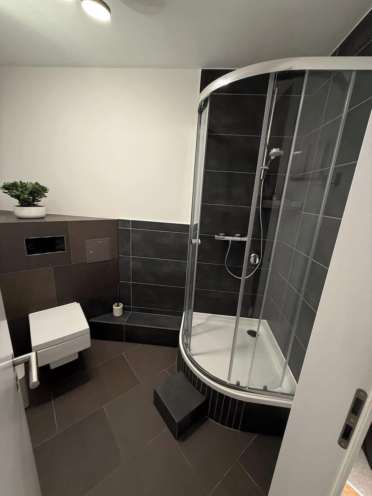 Dusche, Haartrockner, Shampoo
