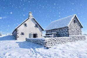 Unclassified image, 5 of 32, button - Vrbo Property (Anglards-de-Salers)