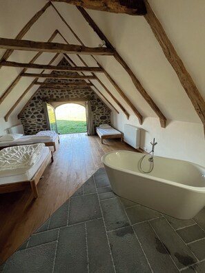 Bathroom - Vrbo Property (Anglards-de-Salers)