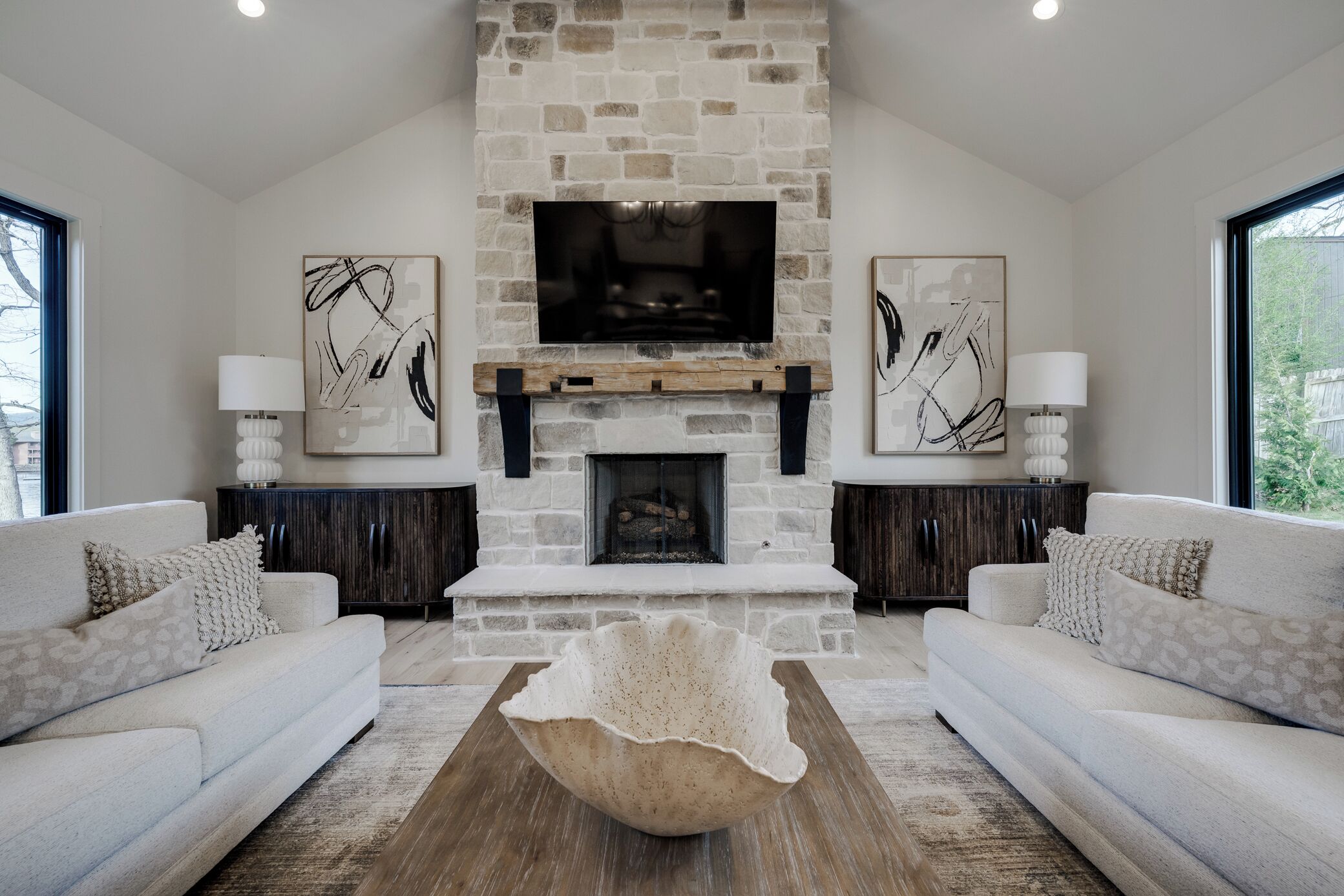 Smart TV, fireplace