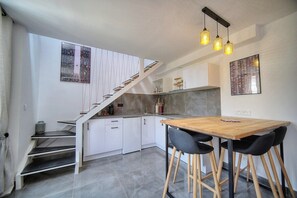 Fridge, microwave, stovetop, coffee/tea maker - App. Suzette Duplex - 500m FROM THE BEACH (Cannes)