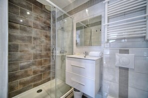 Hair dryer, towels - App. Odette Duplex - 500m FROM THE BEACH (Cannes)