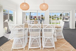 Dining - Hibbard Waterfront Escape (Port Macquarie)