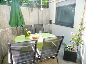 Outdoor dining - Apartment "Bella" with Wi-Fi (Stegen)