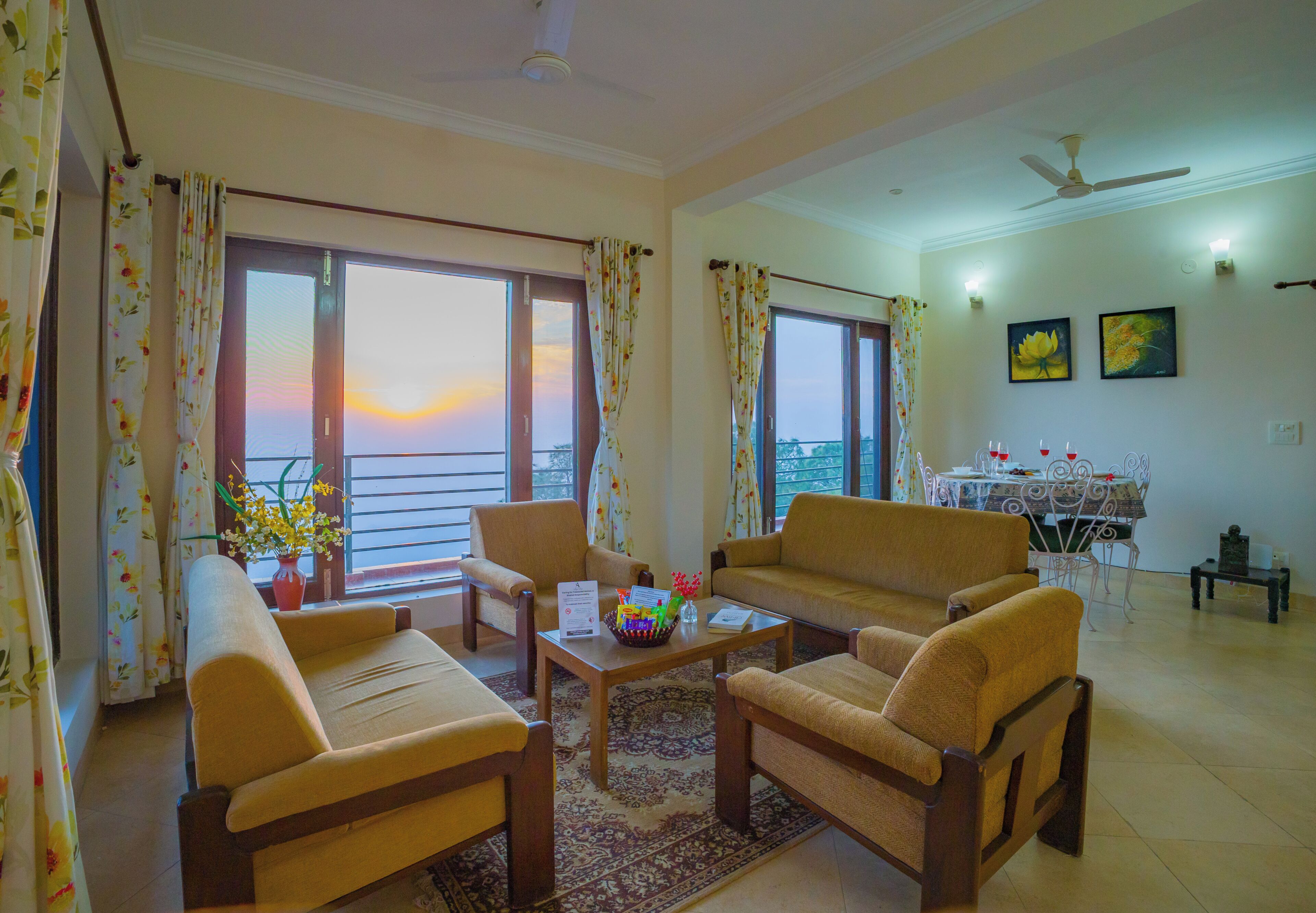 บริเวณนั่งเล่น