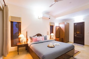 Deluxe Villa, Hill View | Iron/ironing board, free WiFi - Alaya Stays Pine View Cottage - 3 BHK (Kasauli)