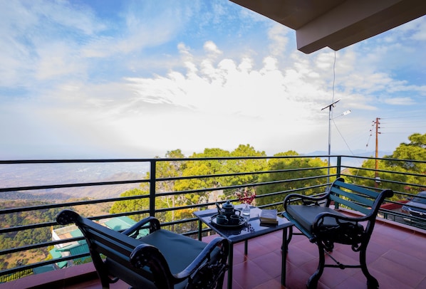 Deluxe Villa, Hill View | Outdoor dining - Alaya Stays Pine View Cottage - 3 BHK (Kasauli)