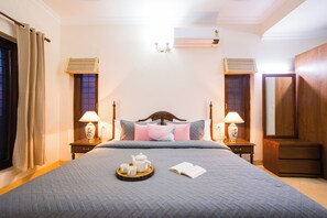 Deluxe Villa, Hill View | Iron/ironing board, free WiFi - Alaya Stays Pine View Cottage - 3 BHK (Kasauli)
