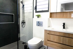 Shower, hair dryer, towels, soap - Tropical residence Jan Thiel for 4 people (Willemstad)