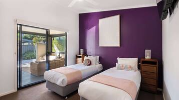 3 bedrooms, iron/ironing board, WiFi, bed sheets