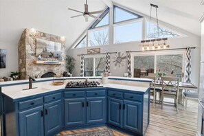 Private kitchen - Lakefront Near Party Cove w/ Dock, Kayaks, Bunk Room & Multi-Level Decks (Osage Beach)