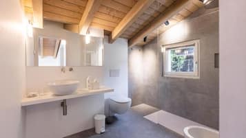 Superior Double Room, Valley View | Bathroom