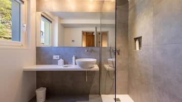 Doppia Deluxe, balcone, vista valle | Bagno