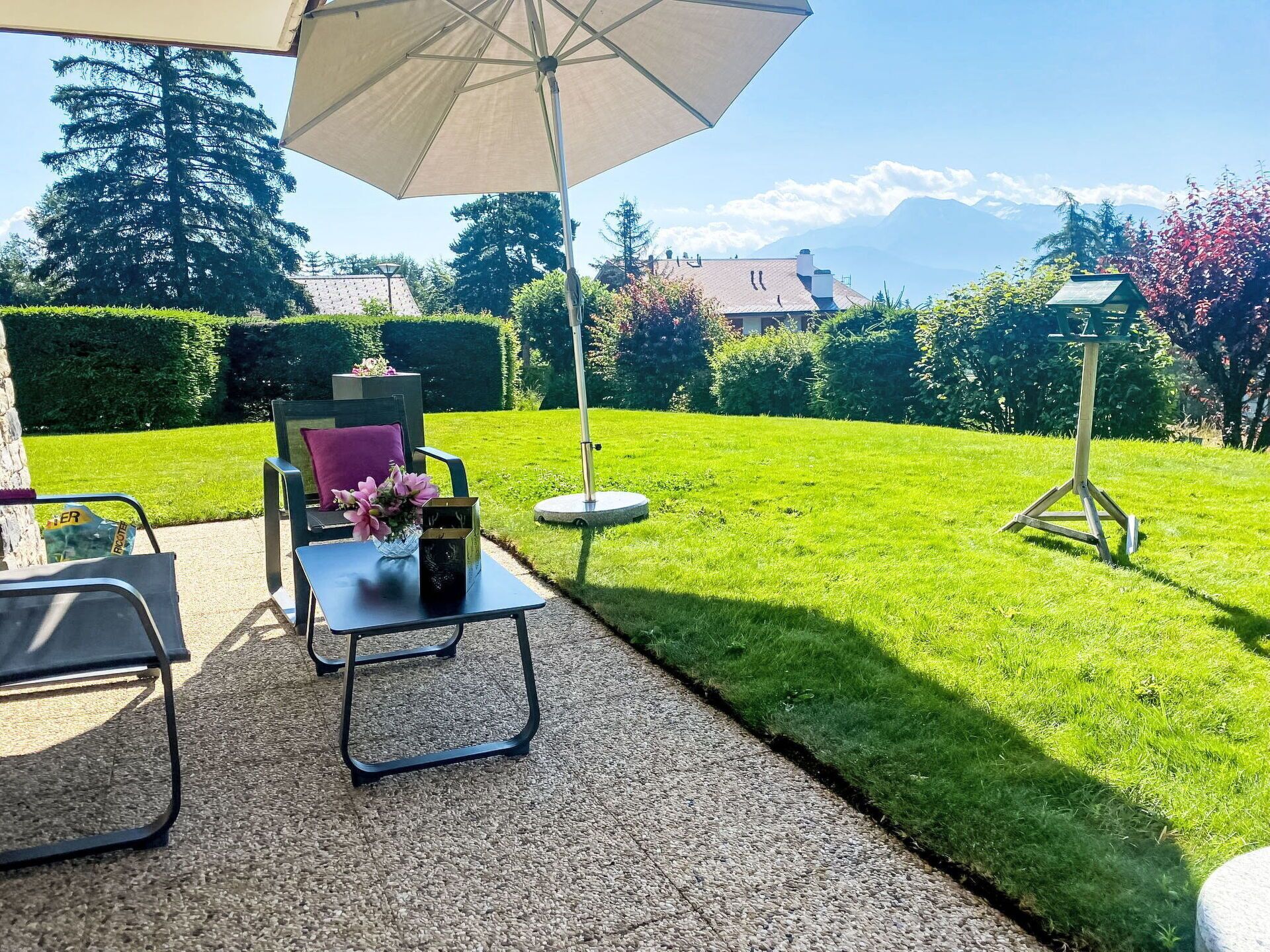Möbel, Gartenmöbel, Stuhl, Garten, Grundstueck, Rasen, Tisch Im Freien, Schatten, Regenschirm, Landscaping
