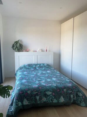 4 bedrooms, iron/ironing board, Internet, bed sheets - Dominant house overlooking pine forest (Les Matelles)