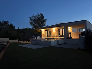 Terrace/patio - Dominant house overlooking pine forest (Les Matelles)