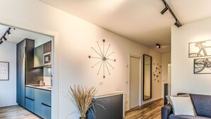 A modern interior with a kitchen, a dining area, and a living room. - Lovely apartment for 6 guests with A/C, WIFI, TV and patio (Riva Del Garda)