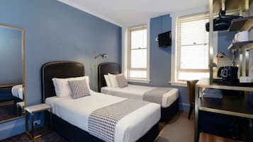 Superior Twin Room | Meja, ruang kerja komputer riba, Wi-fi percuma, cadar katil