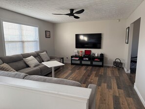 Unclassified image, 4 of 19, button - Spacious 4-bedroom house in Dayton (Dayton)