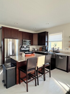 Private kitchen - East TN home with lake views & 2 kitchens (Morristown)