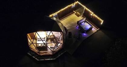 Luxury Dome with Hot Tub for Relaxing Glamping Escapes to Flatlands, New Brunswick