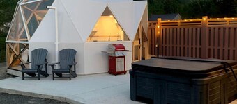 Luxury Dome with Hot Tub for Relaxing Glamping Escapes to Flatlands, New Brunswick