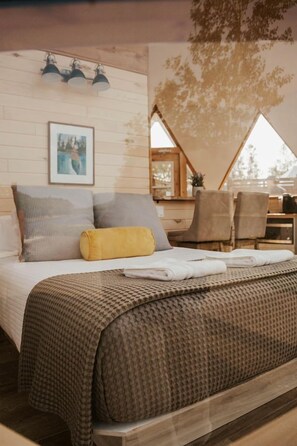 Room - Incredible Dome Rental in Flatlands, New Brunswick with Hot Tub and Spectacular Views (Flatlands)