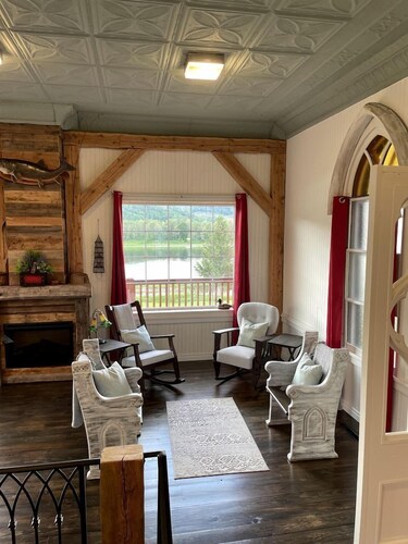 Glamping in a Renovated Church Cottage near Flatlands, New Brunswick