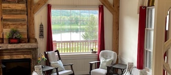 Glamping in a Renovated Church Cottage near Flatlands, New Brunswick